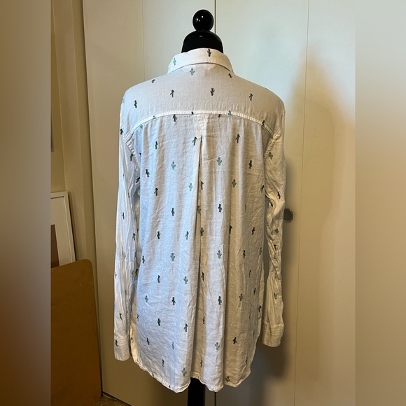 White Cactus Classic Old Navy Button down - Picture 5 of 5